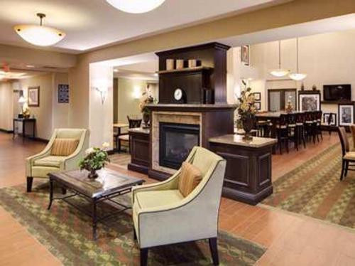 Hampton Inn & Suites Chicago/סנט צ'ארלס מראה חיצוני תמונה