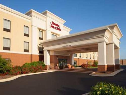Hampton Inn & Suites Chicago/סנט צ'ארלס מראה חיצוני תמונה