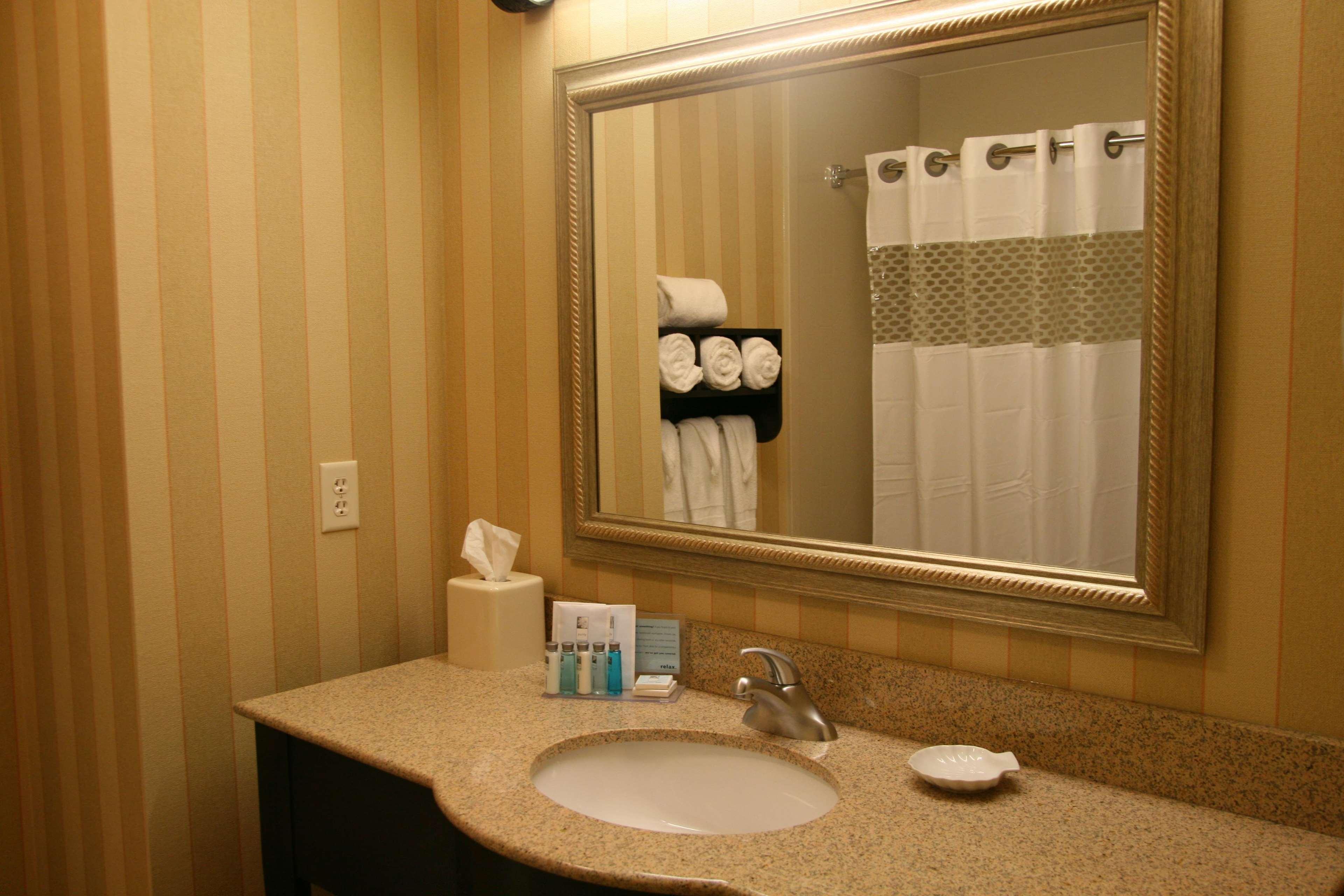 Hampton Inn & Suites Chicago/סנט צ'ארלס מראה חיצוני תמונה
