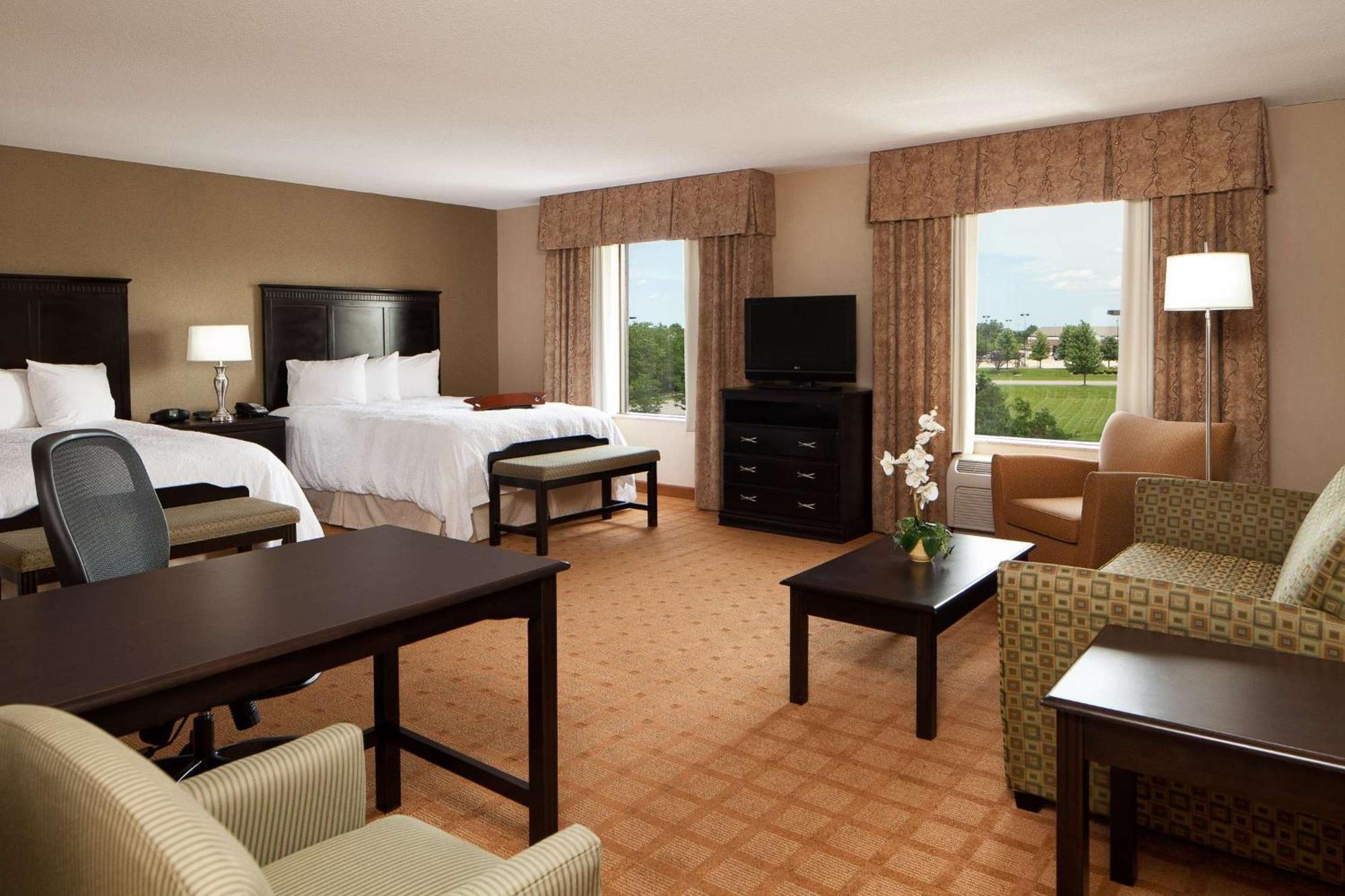 Hampton Inn & Suites Chicago/סנט צ'ארלס מראה חיצוני תמונה