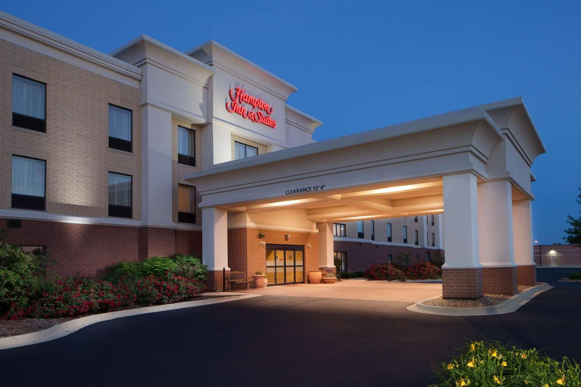 Hampton Inn & Suites Chicago/סנט צ'ארלס מראה חיצוני תמונה