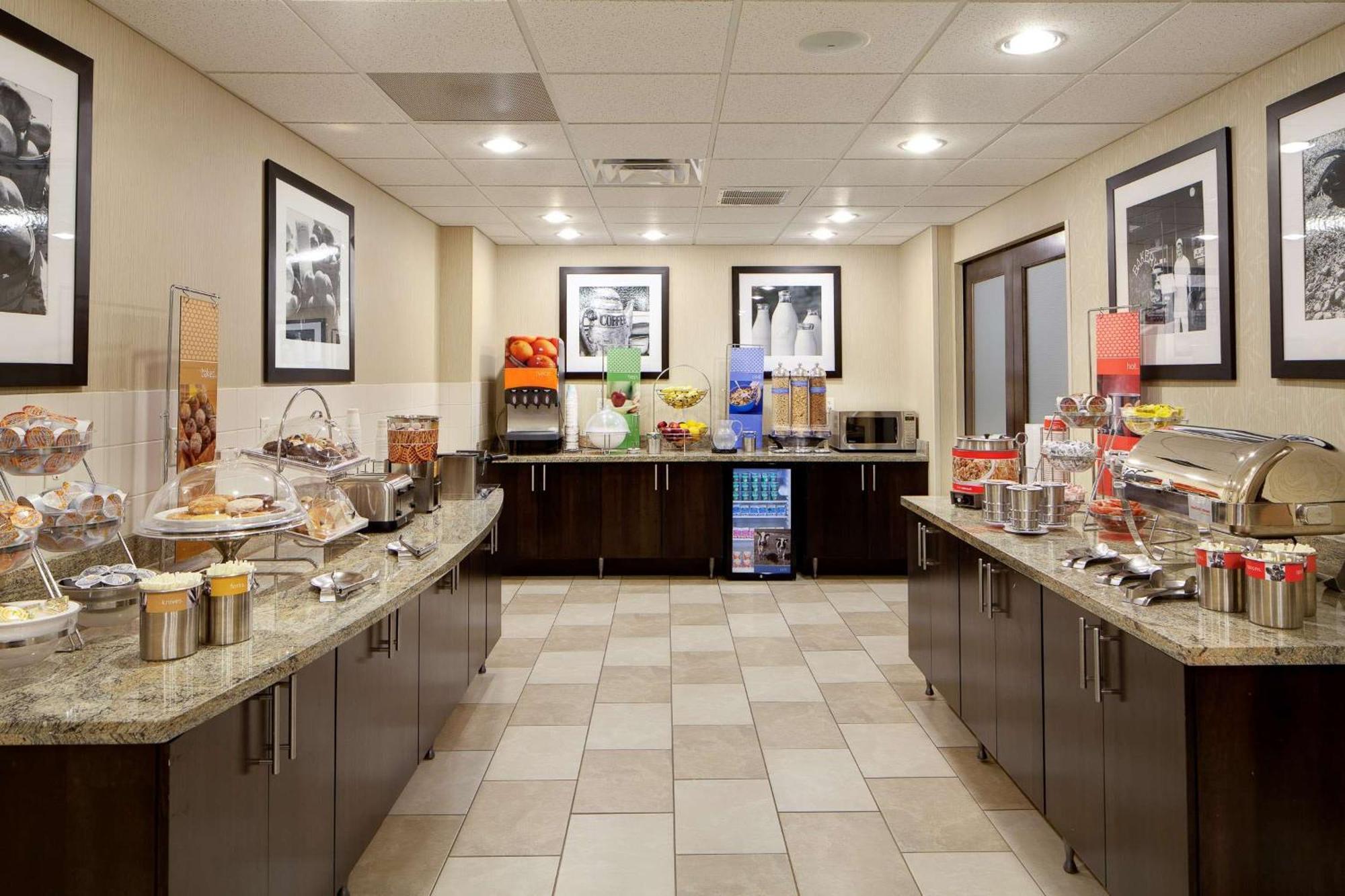 Hampton Inn & Suites Chicago/סנט צ'ארלס מראה חיצוני תמונה