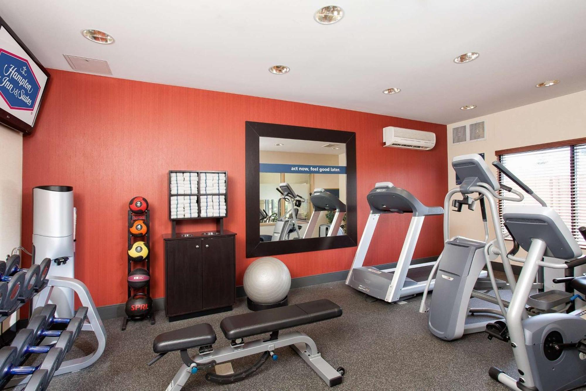 Hampton Inn & Suites Chicago/סנט צ'ארלס מראה חיצוני תמונה