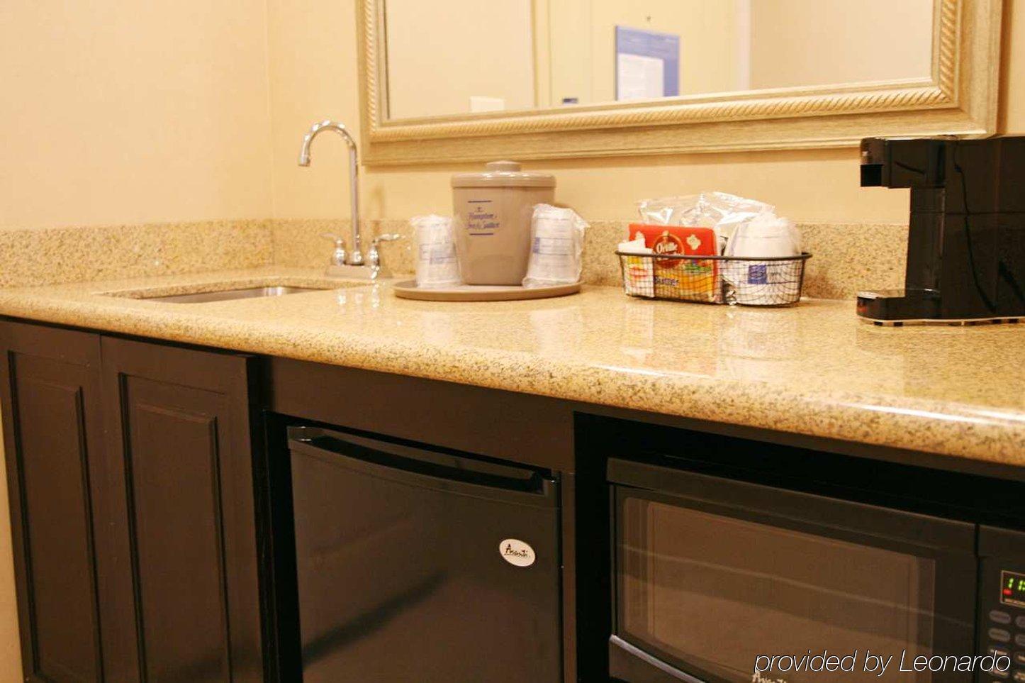 Hampton Inn & Suites Chicago/סנט צ'ארלס מראה חיצוני תמונה